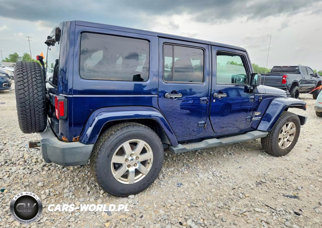 2013 Jeep Wrangler Unlimited Sahara VIN:1C4BJWEG5DL506295 - 3