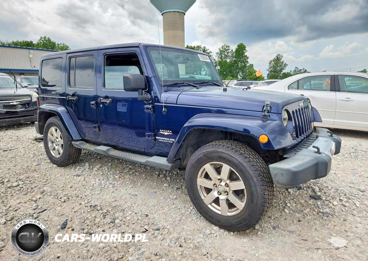 2013 Jeep Wrangler Unlimited Sahara VIN:1C4BJWEG5DL506295 - 4
