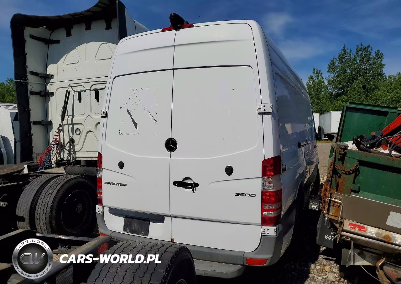 2018 Mercedes-Benz Sprinter 2500 VIN:WD3PE8CD5JP611111 - 3