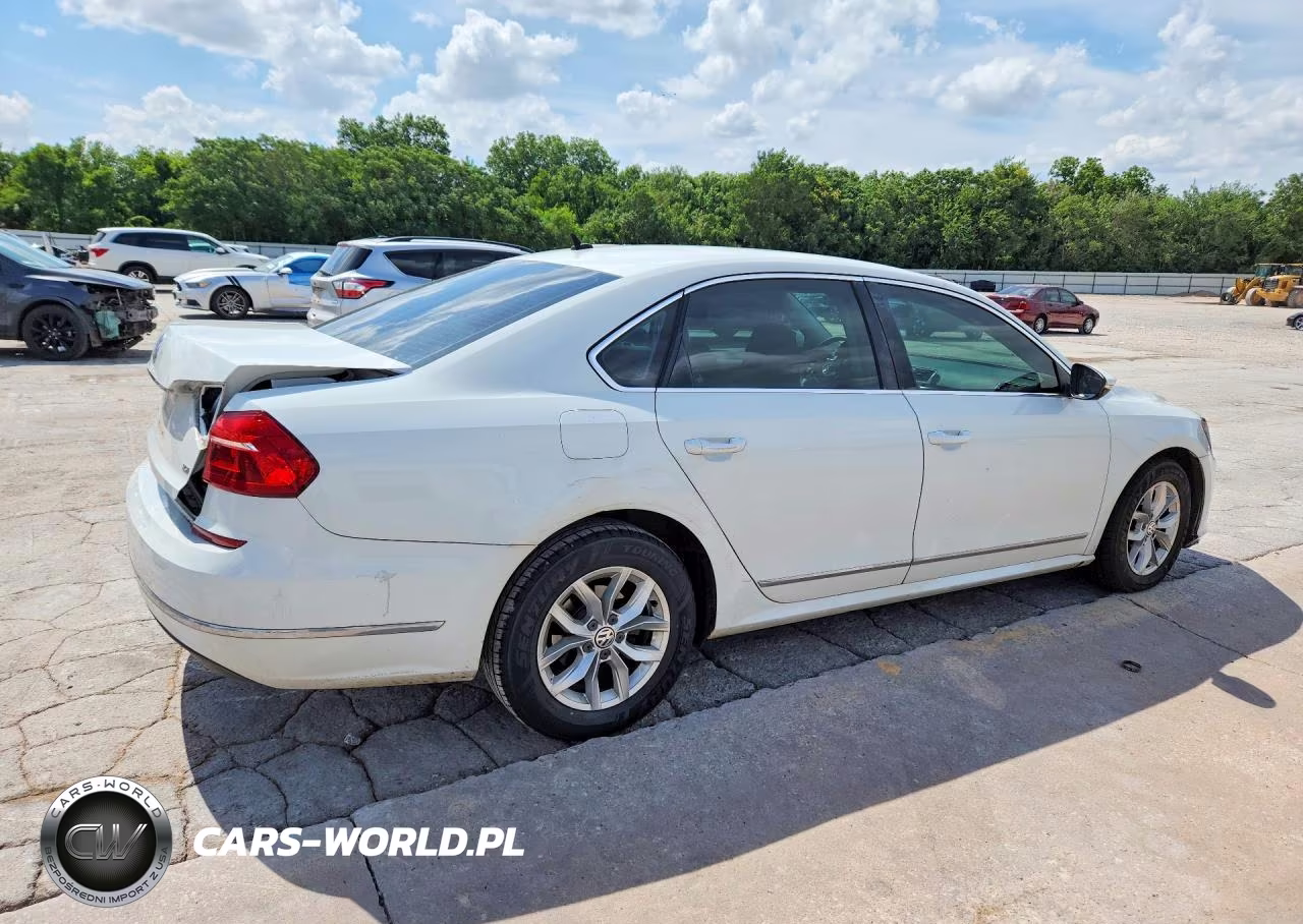 2016 Volkswagen Passat S VIN:1VWAS7A3XGC034744 - 3