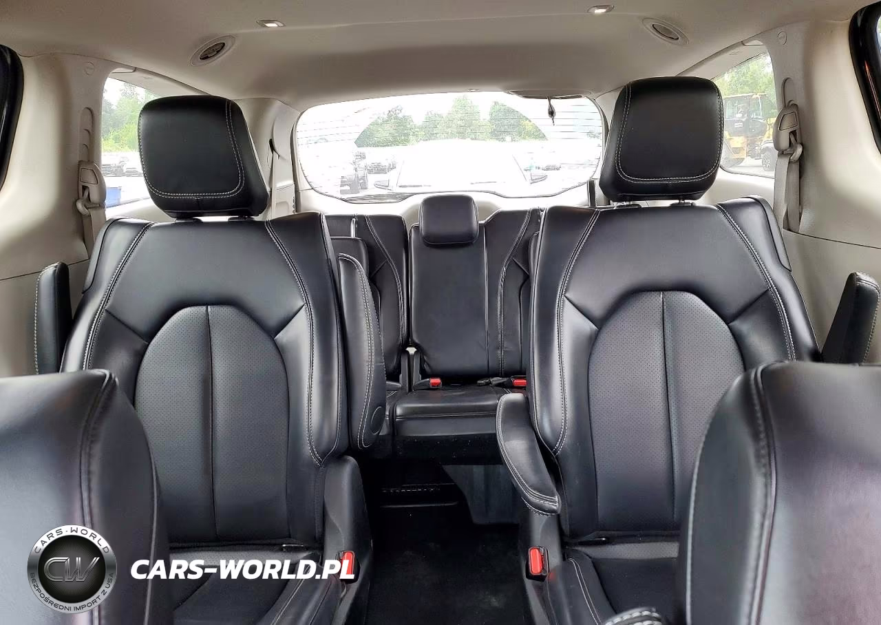 2024 Chrysler Pacifica Hybrid Select VIN:2C4RC1S73RR102913 - 10