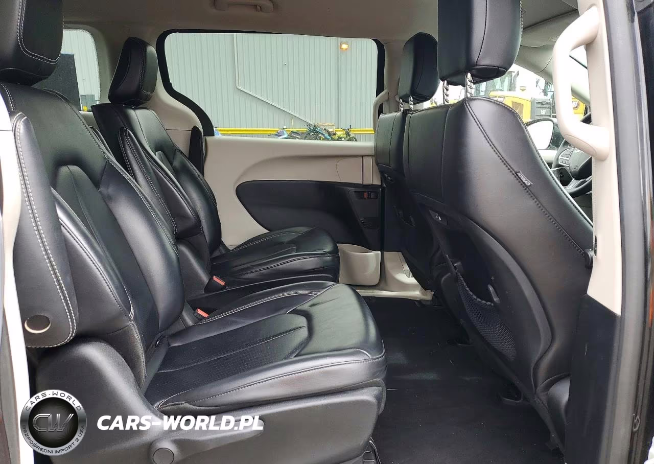 2024 Chrysler Pacifica Hybrid Select VIN:2C4RC1S73RR102913 - 11