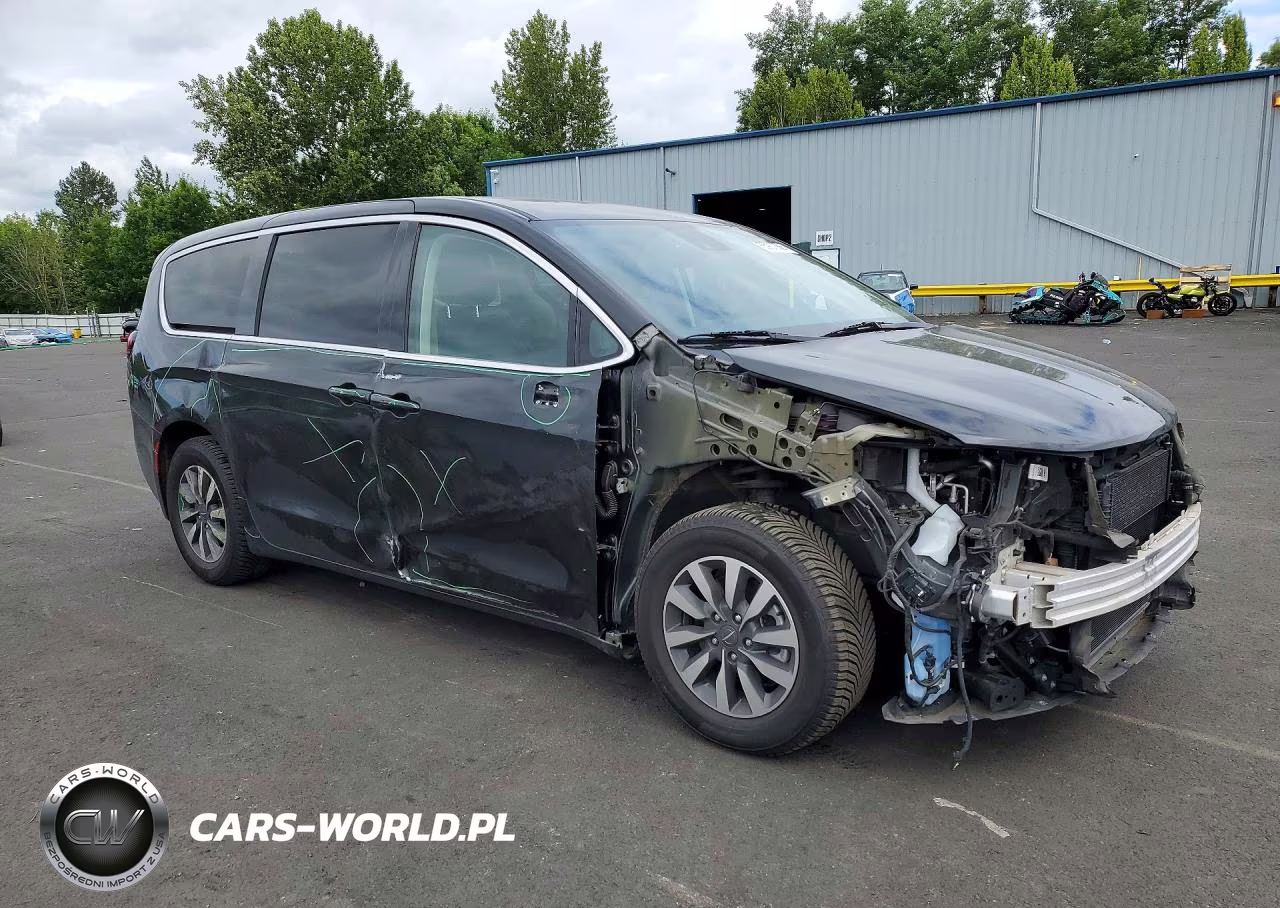 2024 Chrysler Pacifica Hybrid Select VIN:2C4RC1S73RR102913 - 4