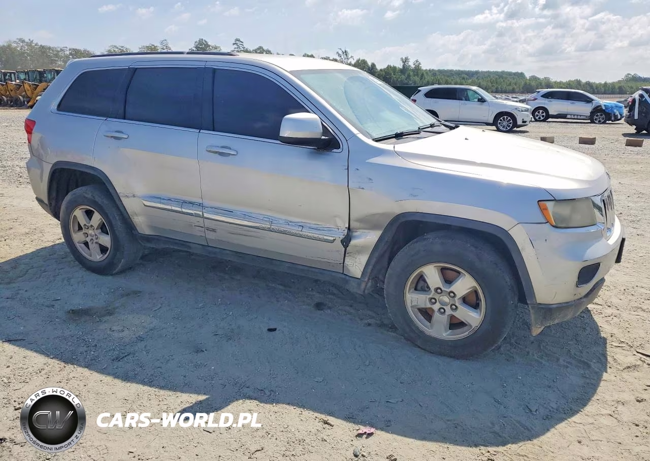 2013 Jeep Grand Cherokee Laredo VIN:1C4RJFAG1DC599577 - 4