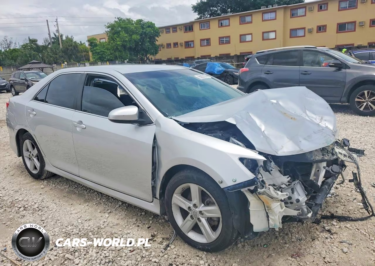 2013 Toyota Camry Se VIN:4T1BF1FK5DU669025 - 4