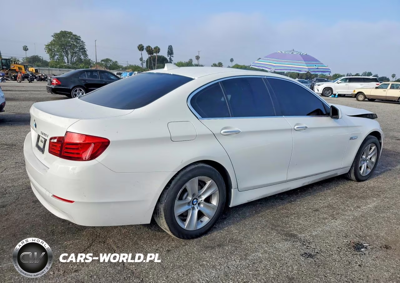 2013 BMW 528 I VIN:WBAXG5C54DDY35996 - 3