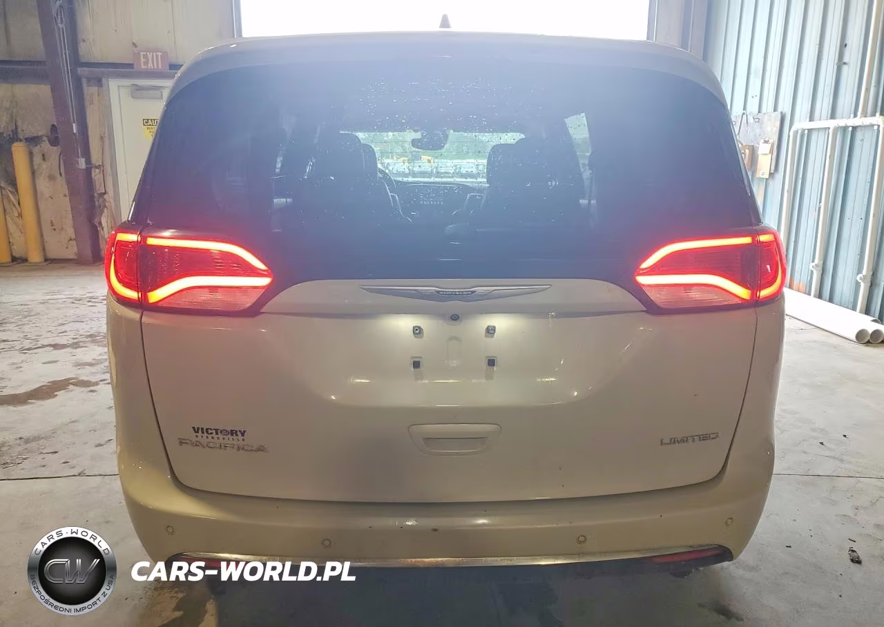 2017 Chrysler Pacifica Limited VIN:2C4RC1GG3HR560586 - 6