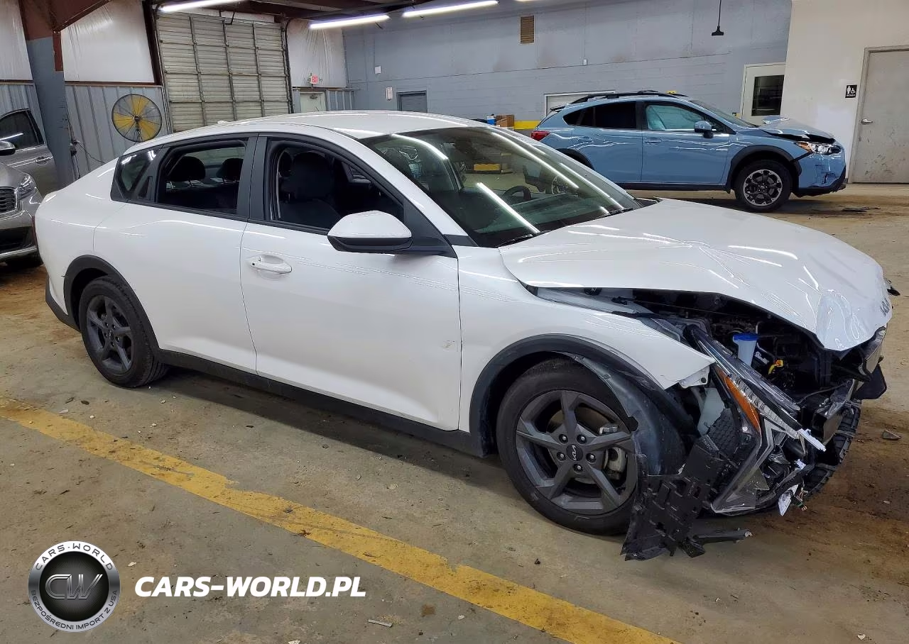 2025 Kia K4 Lxs VIN:3KPFT4DEXSE078830 - 4