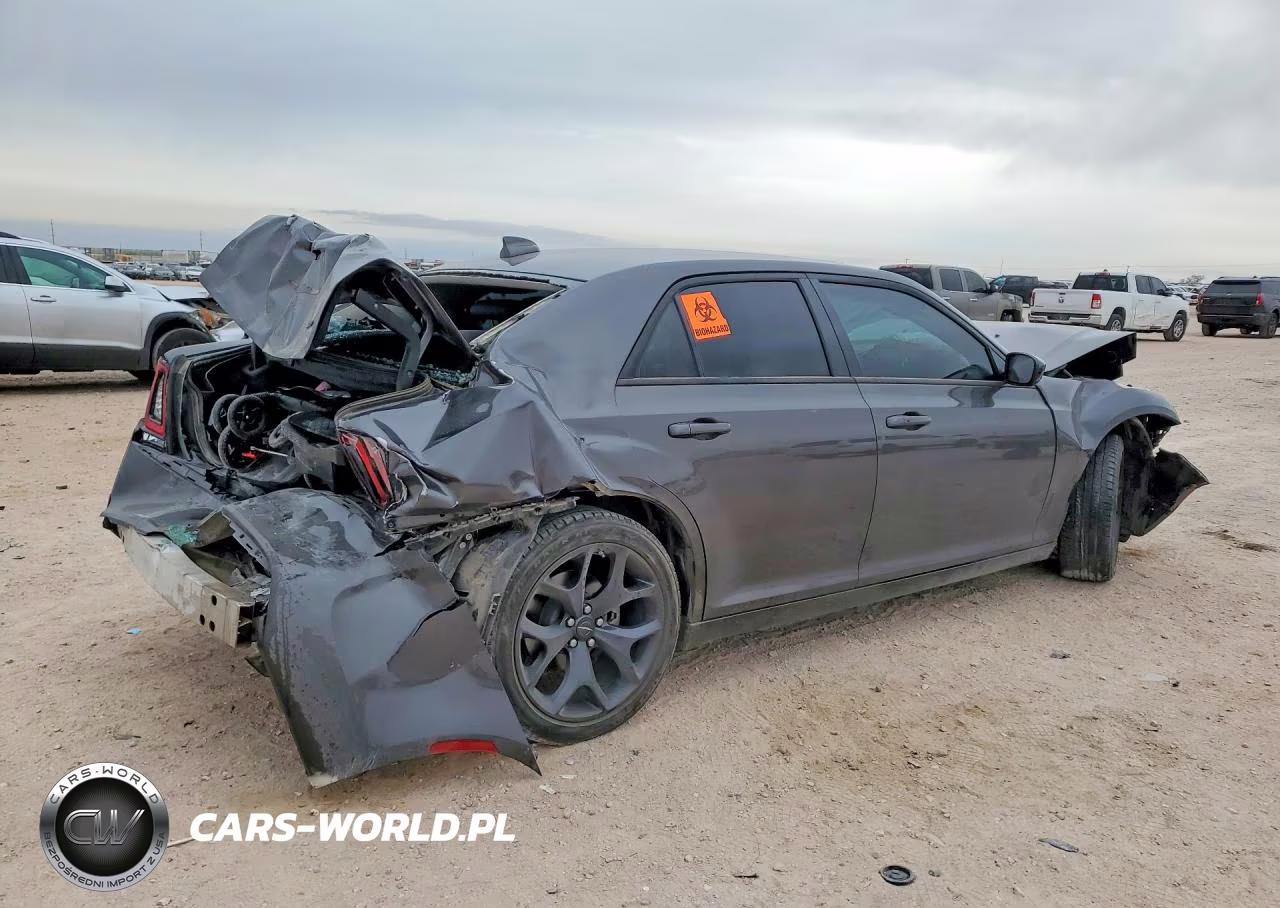 2023 Chrysler 300 Touring VIN:2C3CCAAG9PH707582 - 3