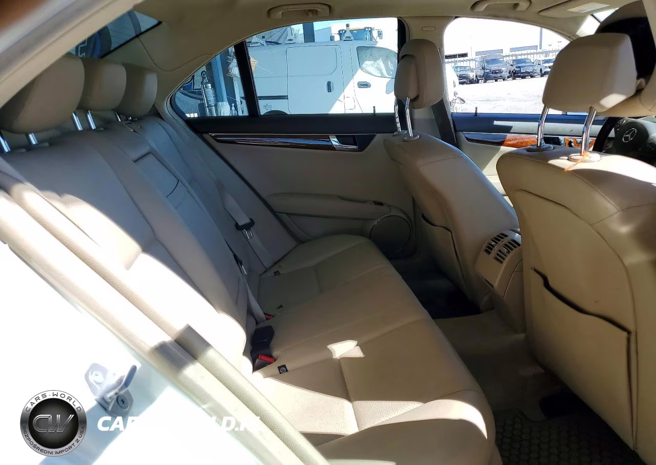 2011 Mercedes-Benz C 300 VIN:WDDGF5EB7BR174821 - 10