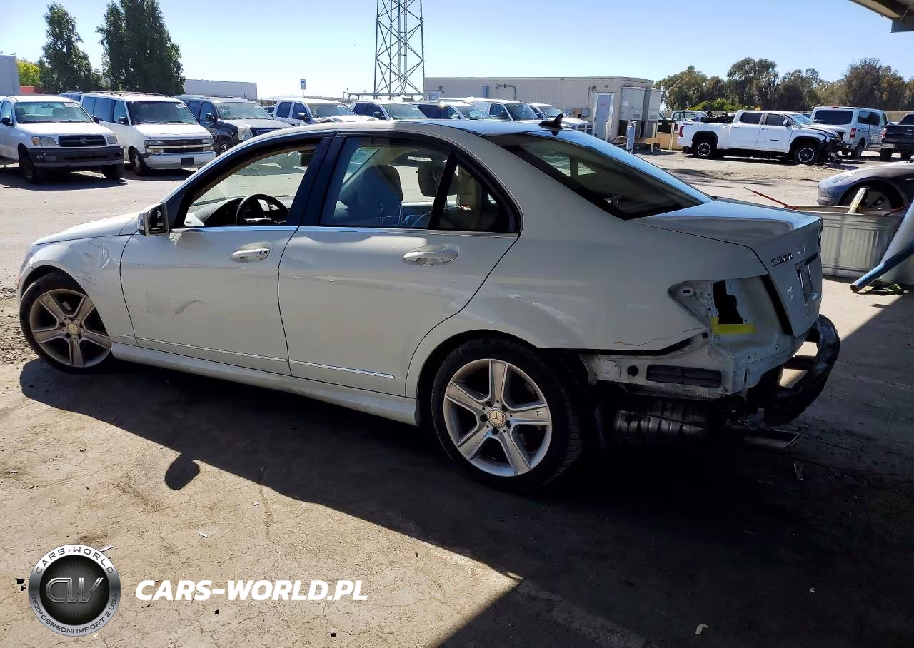 2011 Mercedes-Benz C 300 VIN:WDDGF5EB7BR174821 - 2