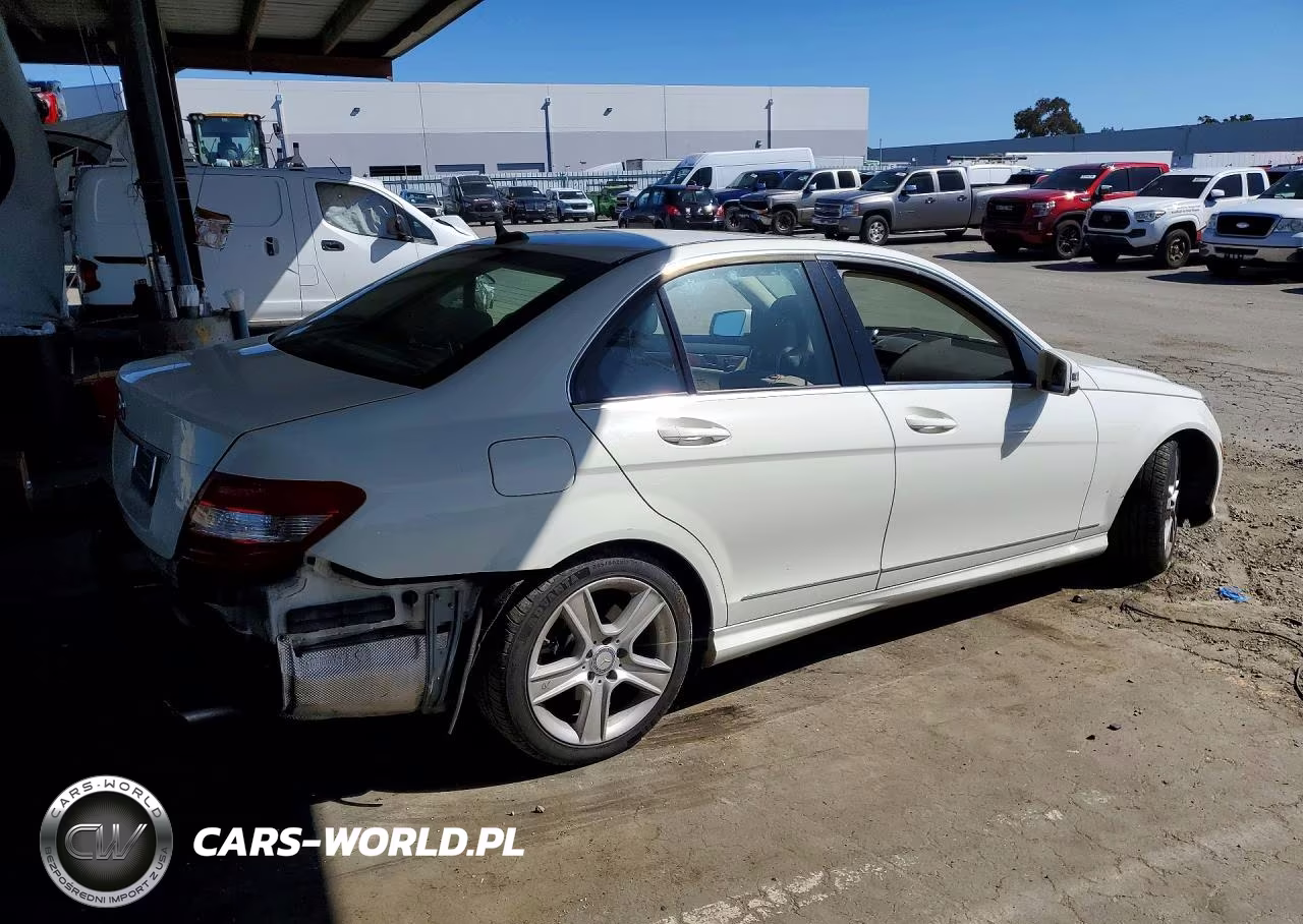 2011 Mercedes-Benz C 300 VIN:WDDGF5EB7BR174821 - 3