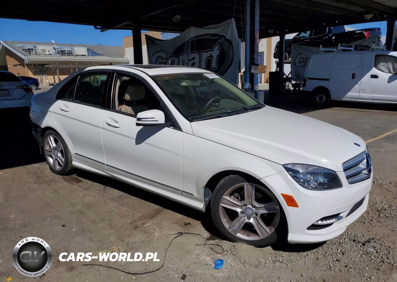 2011 Mercedes-Benz C 300 VIN:WDDGF5EB7BR174821 - 4
