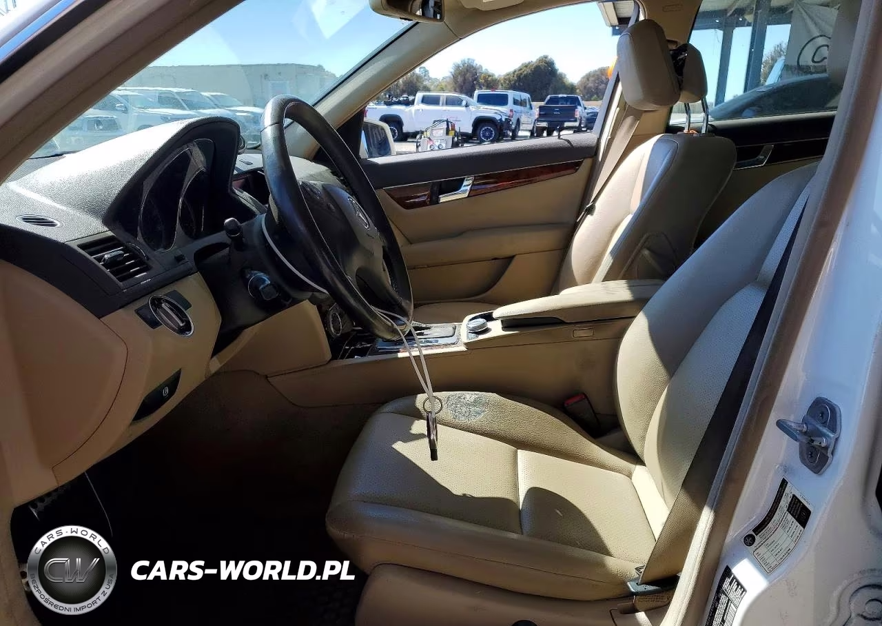 2011 Mercedes-Benz C 300 VIN:WDDGF5EB7BR174821 - 7