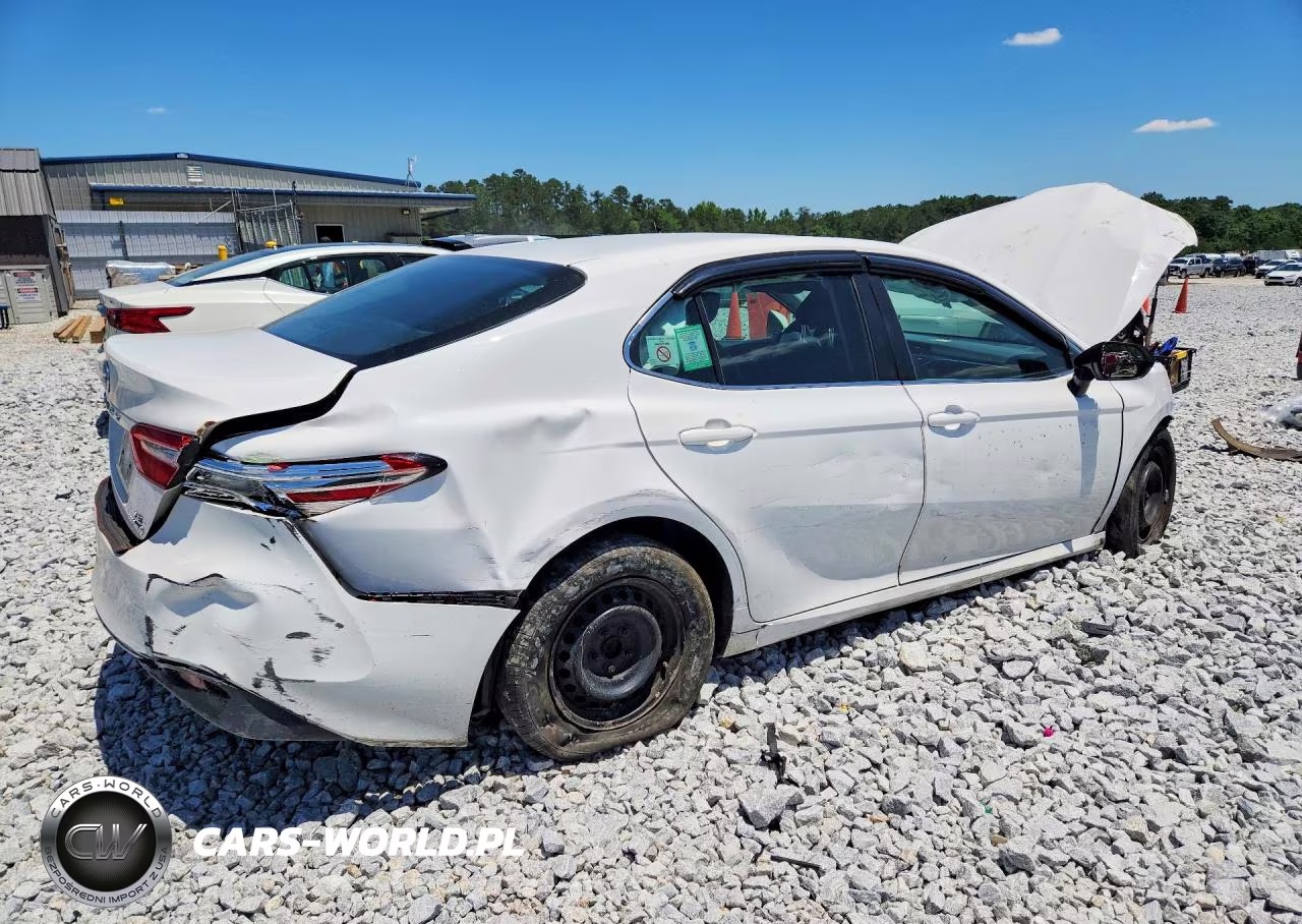 2018 Toyota Camry Le VIN:4T1B31HK9JU002542 - 3