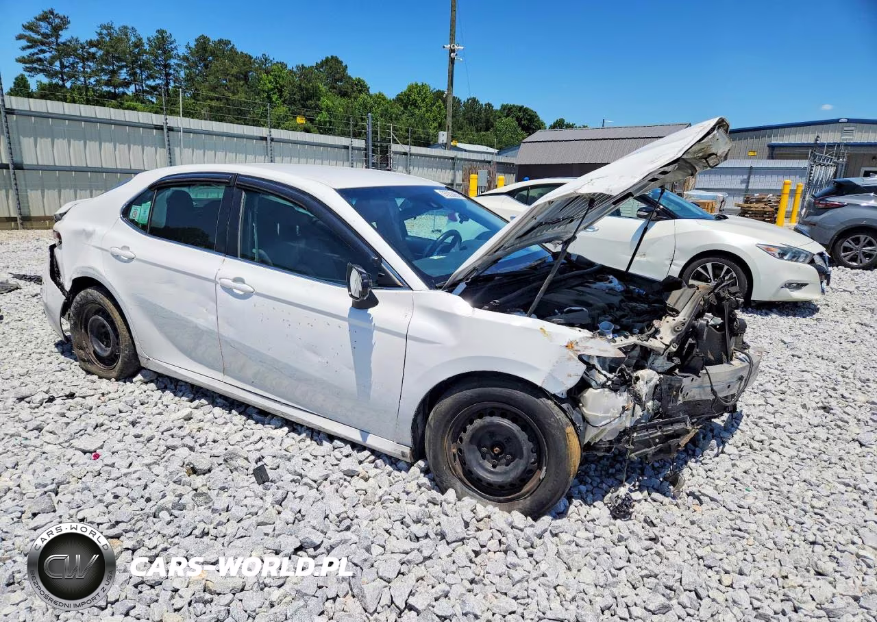 2018 Toyota Camry Le VIN:4T1B31HK9JU002542 - 4