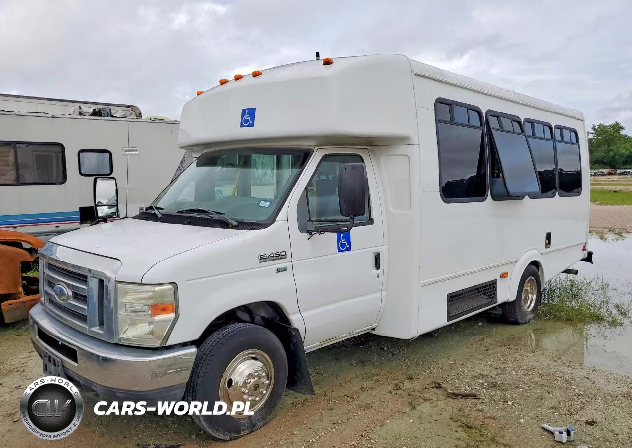 2014 Ford Econoline E450 Super Duty Cutaway Van
