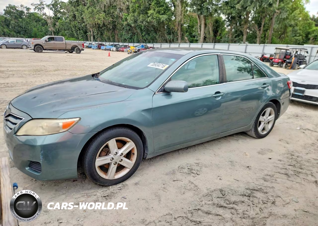 2010 Toyota Camry Le – zdjęcie 1 z 12