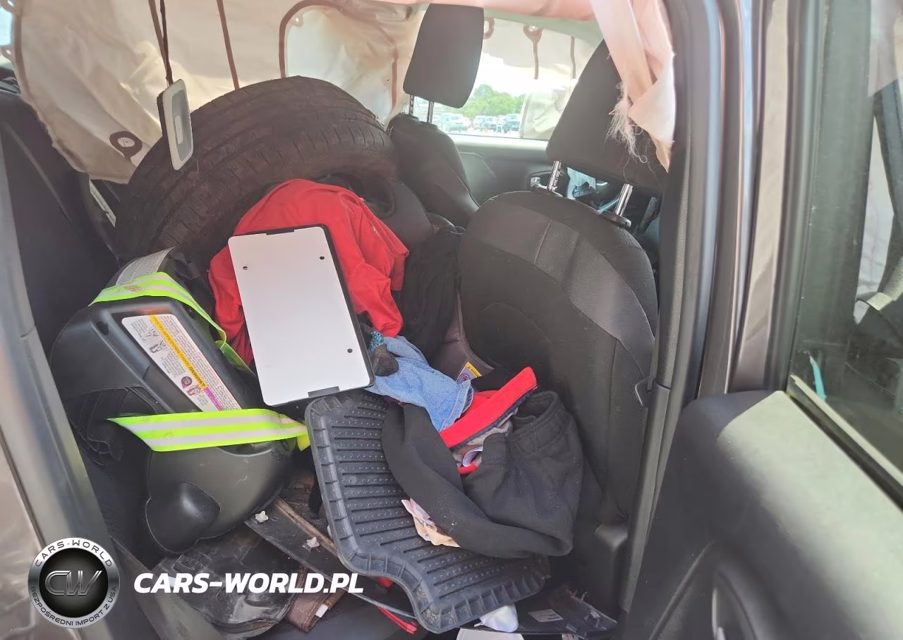 2018 Jeep Renegade Latitude VIN:ZACCJABB3JPG97612 - 11