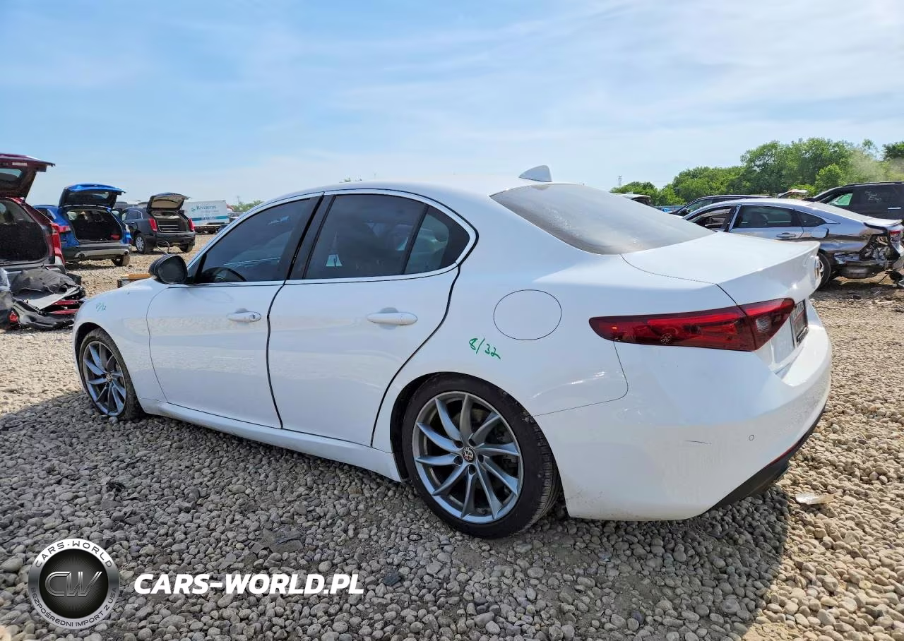 2018 Alfa Romeo Giulia VIN:ZARFAEBN7J7565292 - 2