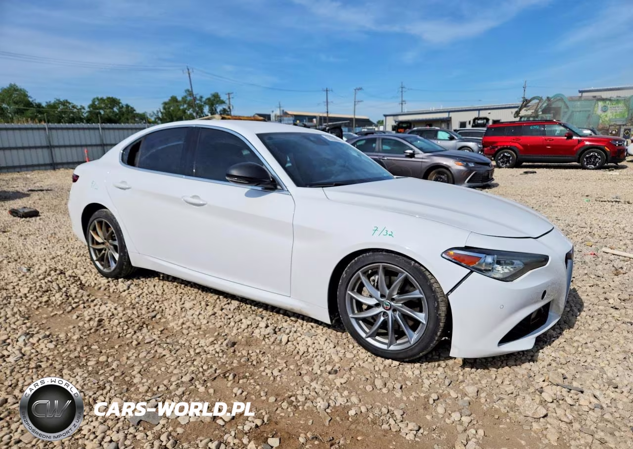 2018 Alfa Romeo Giulia VIN:ZARFAEBN7J7565292 - 4