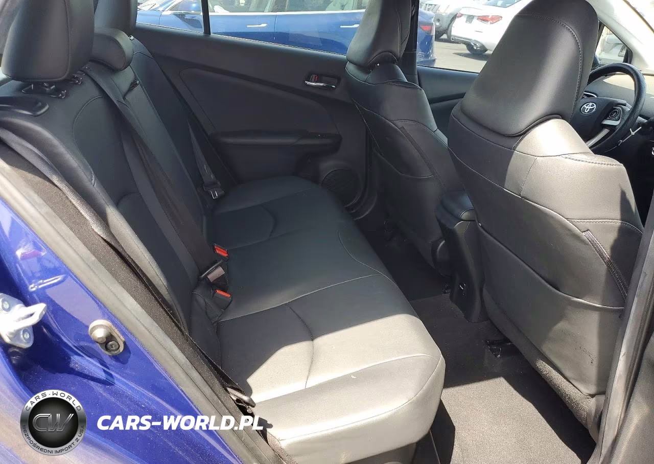 2016 Toyota Prius Four VIN:JTDKARFU2G3523615 - 10
