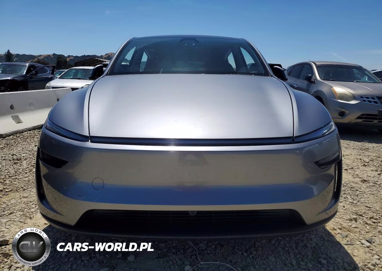 2026 Tesla Model Y VIN:7SAYGDEEXTF460740 - 5