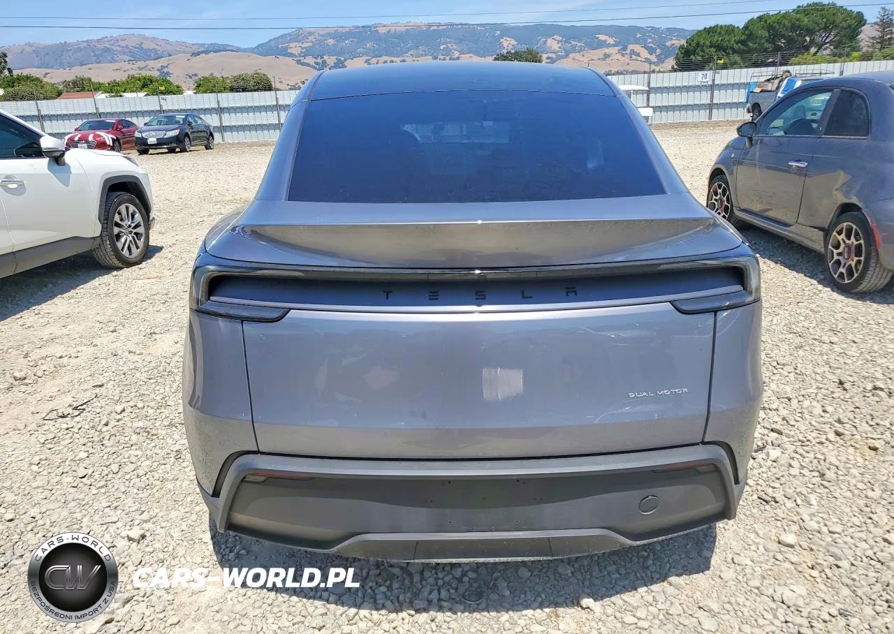2026 Tesla Model Y VIN:7SAYGDEEXTF460740 - 6