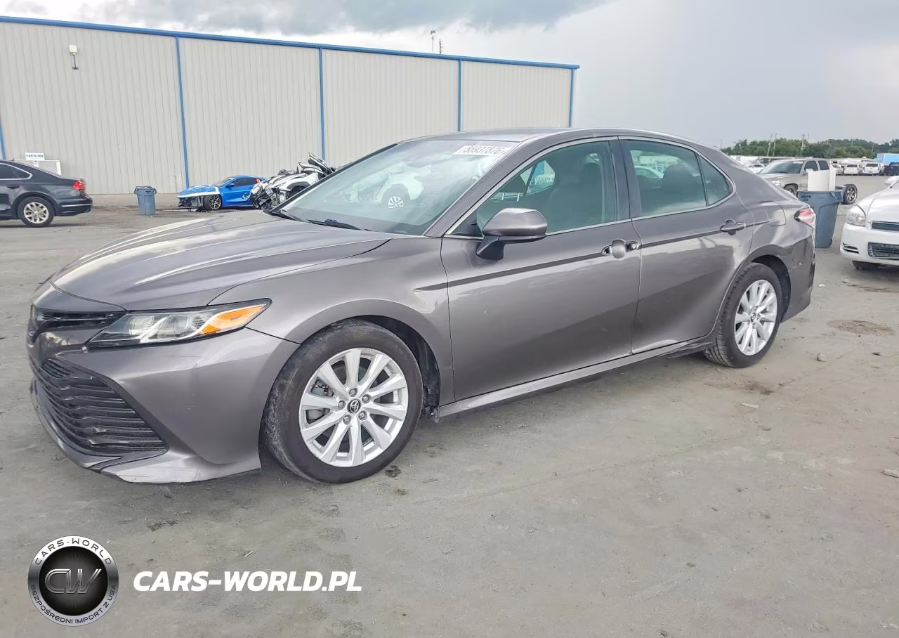 2018 Toyota Camry Le – zdjęcie 1 z 12