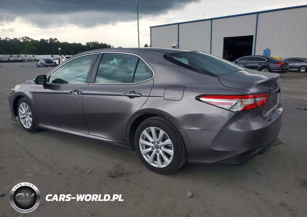 2018 Toyota Camry Le VIN:4T1B11HK4JU141399 - 2