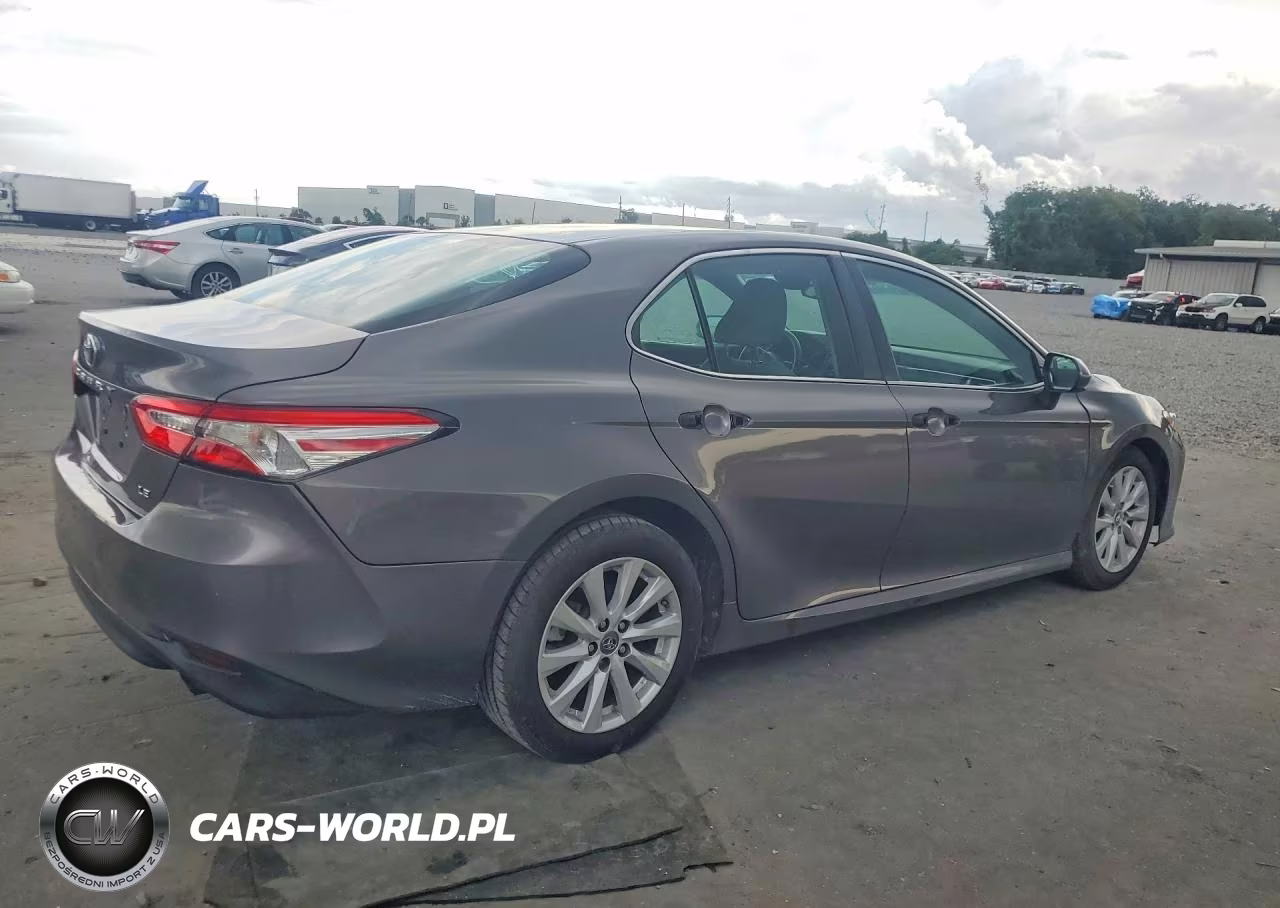 2018 Toyota Camry Le VIN:4T1B11HK4JU141399 - 3
