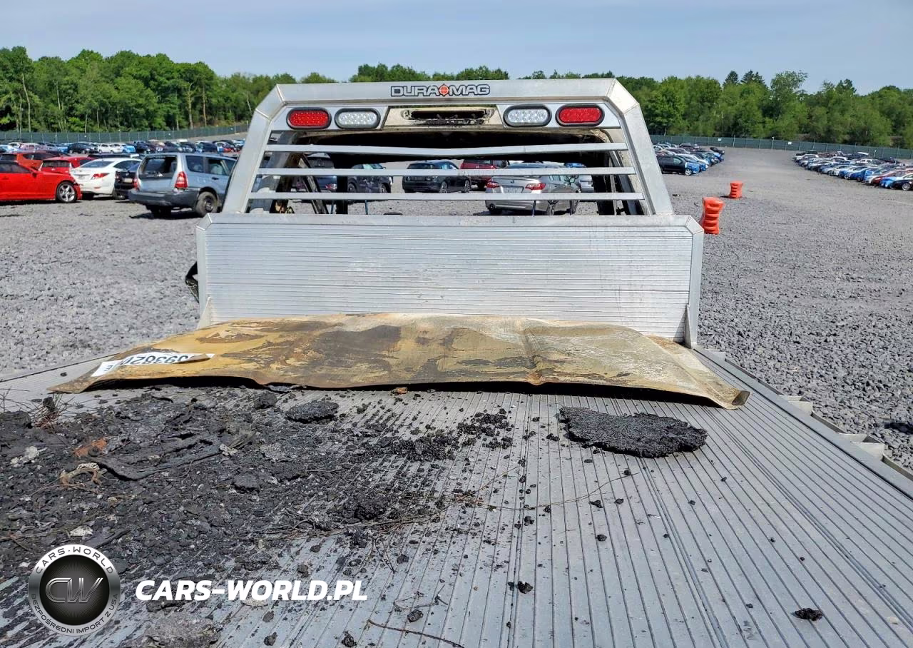 2011 Chevrolet Silverado K1500 VIN:1GCNKPEA8BF158449 - 10