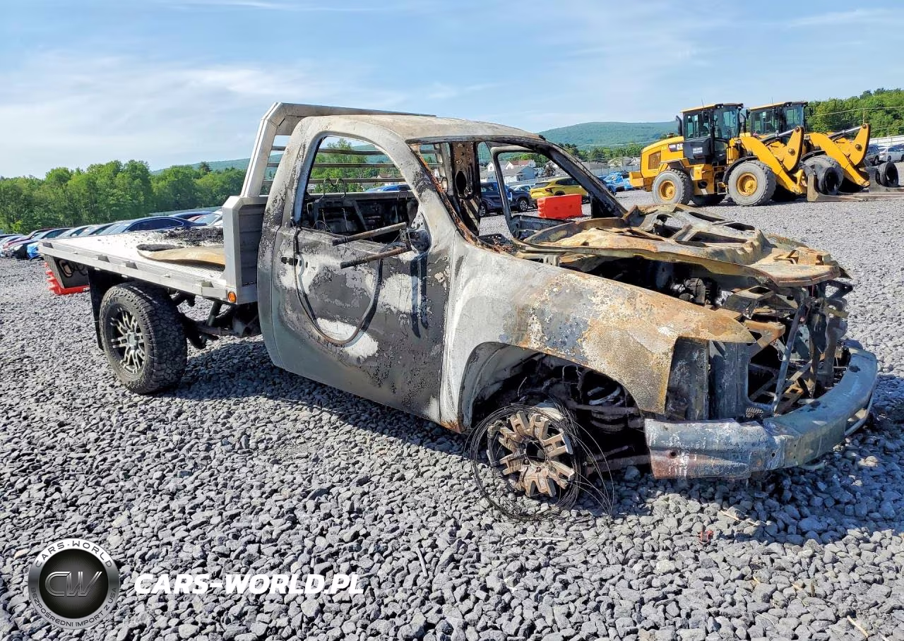 2011 Chevrolet Silverado K1500 VIN:1GCNKPEA8BF158449 - 4