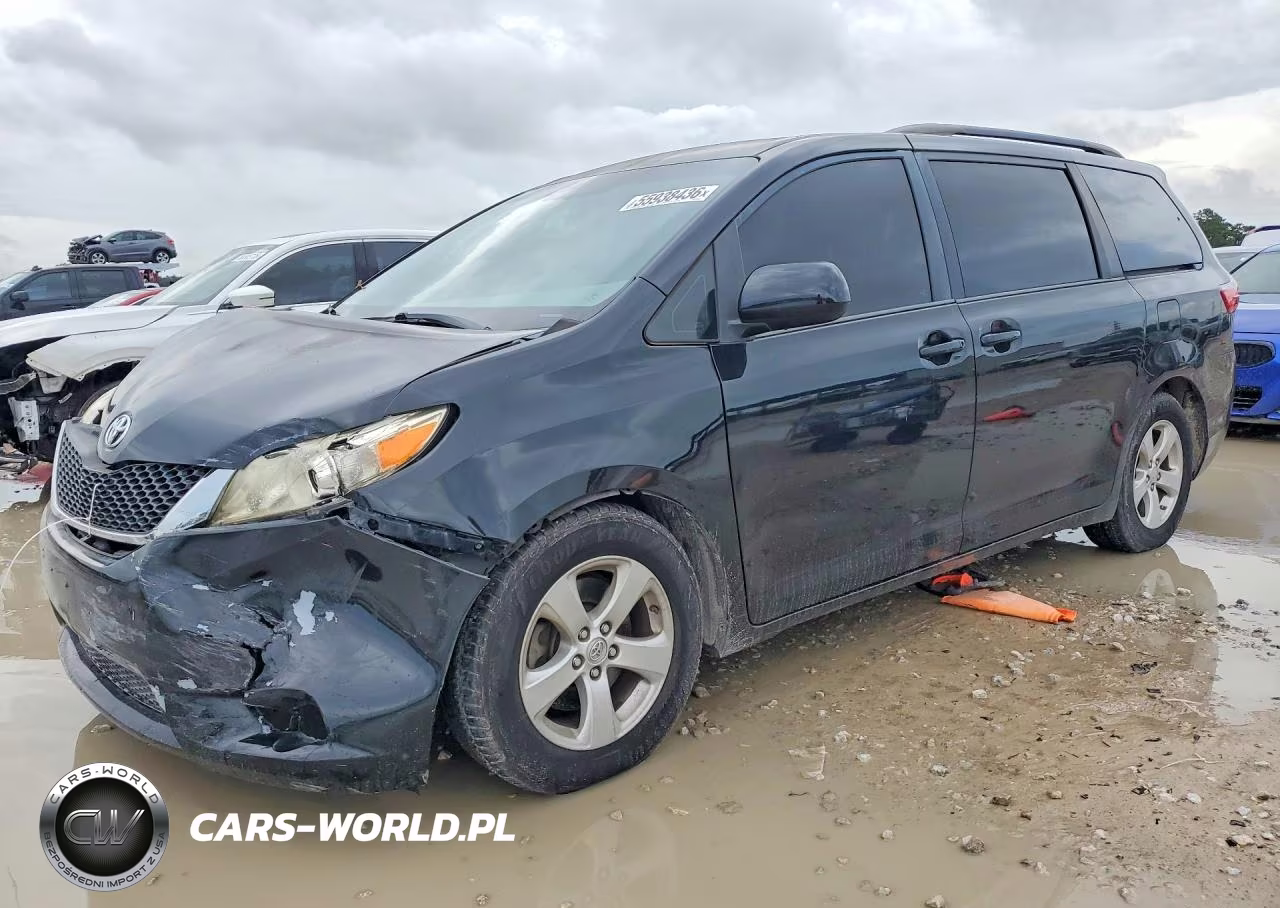 2015 Toyota Sienna Le – zdjęcie 1 z 13