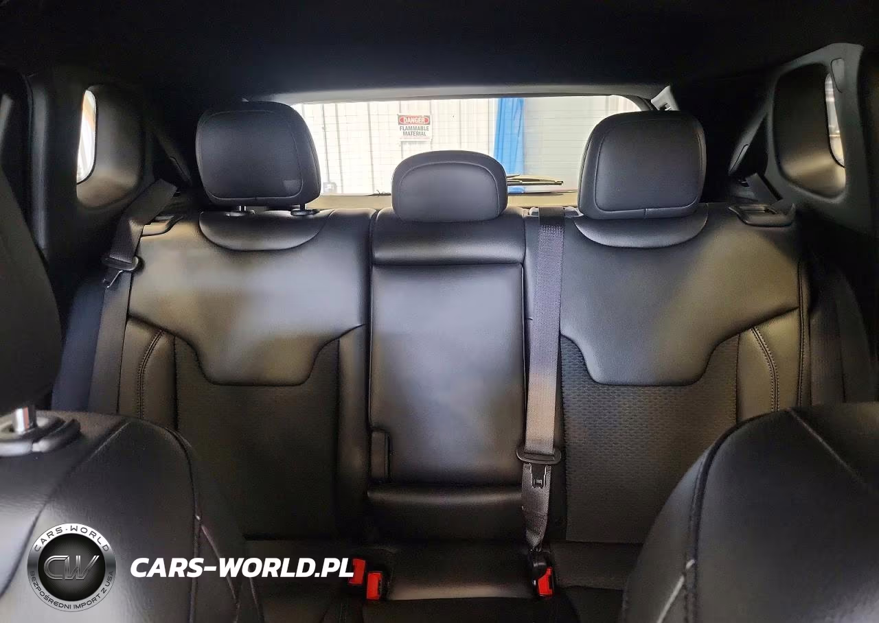 2026 Jeep Compass Latitude VIN:3C4NJDBN6TT180031 - 10