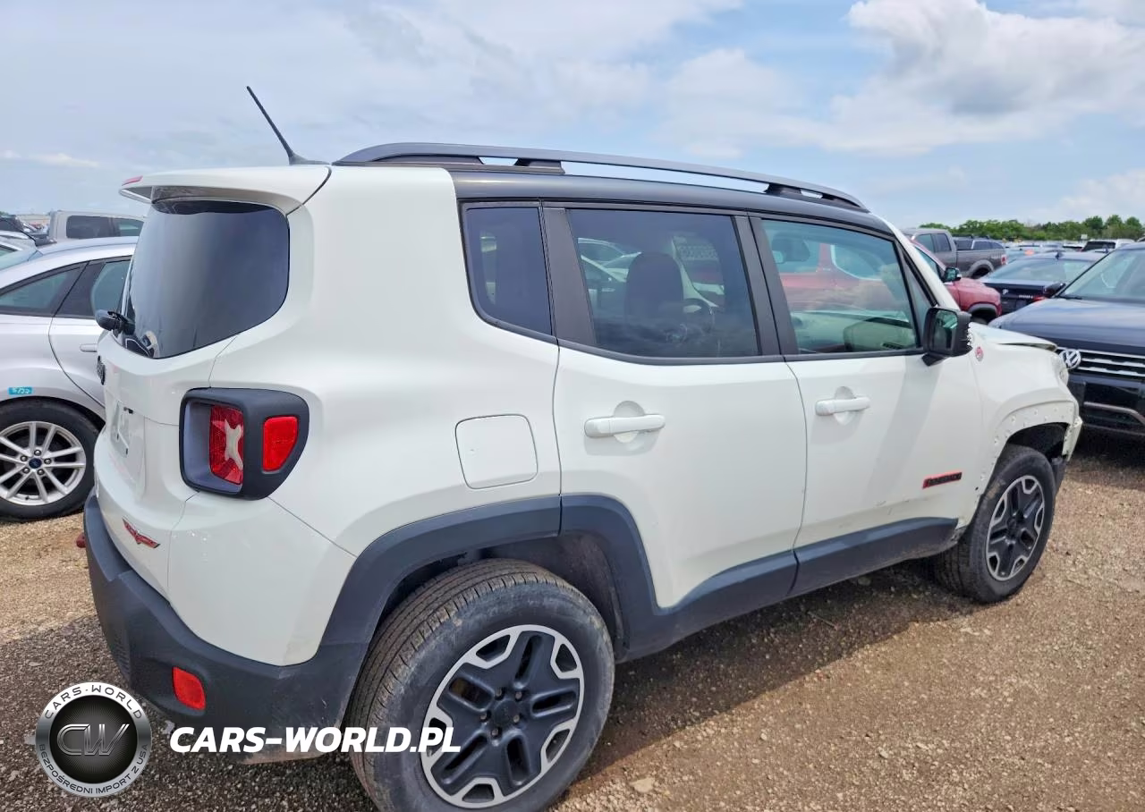 2015 Jeep Renegade Trailhawk VIN:ZACCJBCT4FPB28207 - 3
