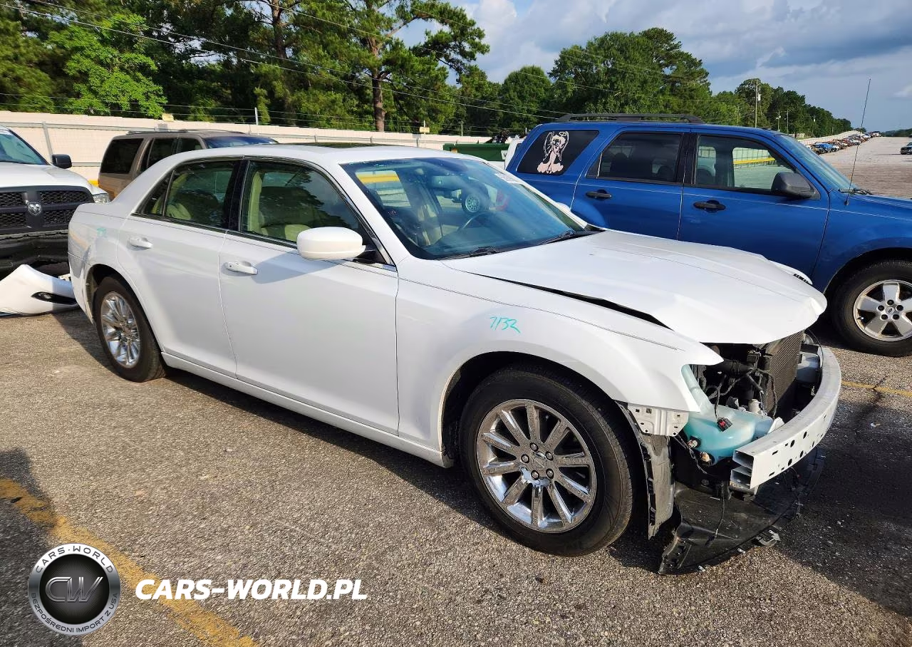 2014 Chrysler 300 VIN:2C3CCAAG4EH276291 - 4