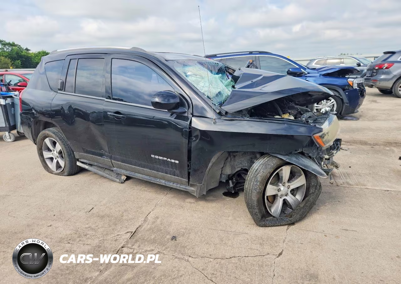 2016 Jeep Compass Latitude VIN:1C4NJCEA5GD805016 - 4