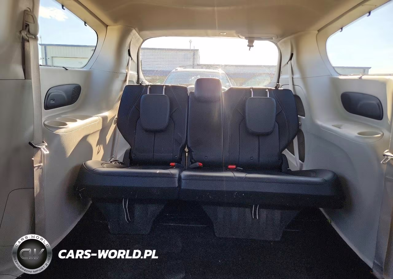 2018 Chrysler Pacifica Touring L VIN:2C4RC1BG2JR263600 - 10