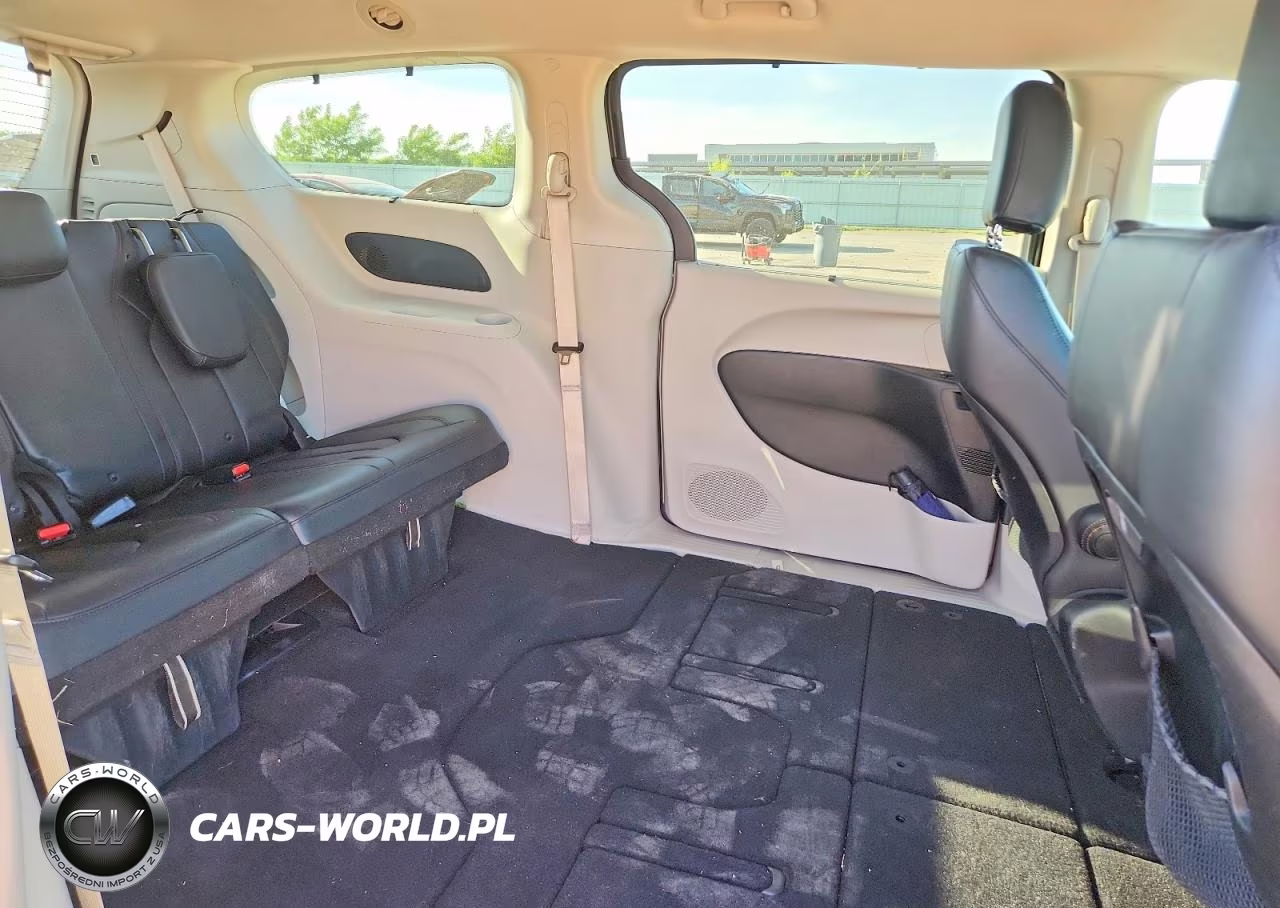 2018 Chrysler Pacifica Touring L VIN:2C4RC1BG2JR263600 - 11