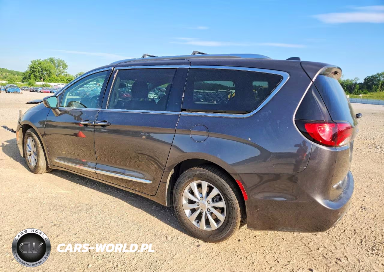 2018 Chrysler Pacifica Touring L VIN:2C4RC1BG2JR263600 - 2
