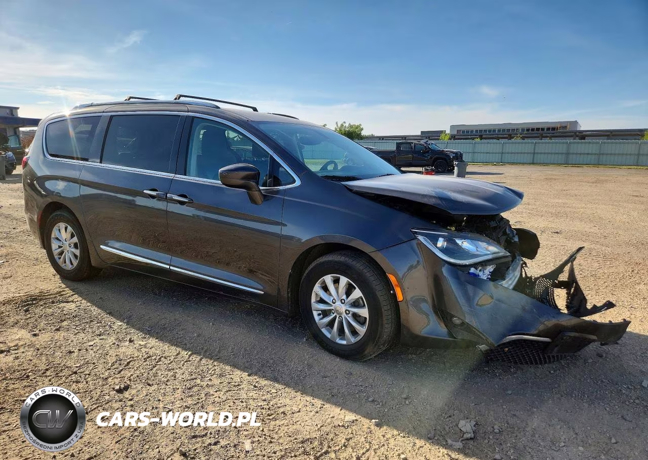 2018 Chrysler Pacifica Touring L VIN:2C4RC1BG2JR263600 - 4