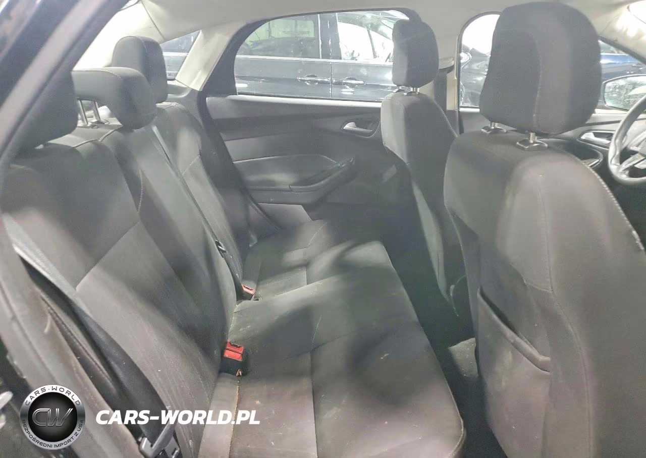 2018 Ford Focus Se VIN:1FADP3F2XJL211297 - 10