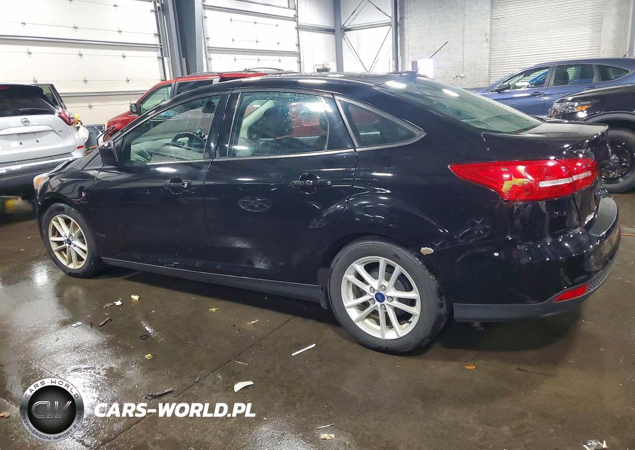 2018 Ford Focus Se VIN:1FADP3F2XJL211297 - 2