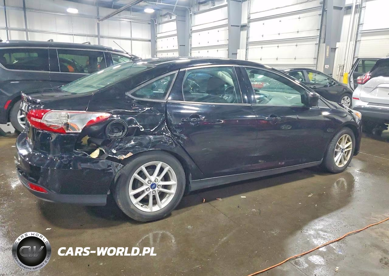 2018 Ford Focus Se VIN:1FADP3F2XJL211297 - 3