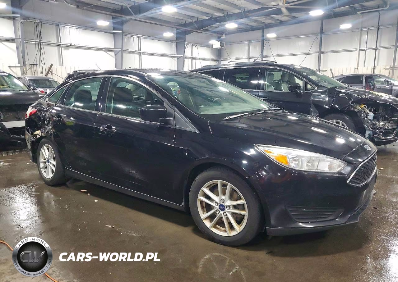 2018 Ford Focus Se VIN:1FADP3F2XJL211297 - 4