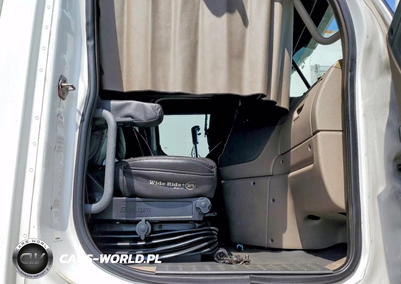2012 Freightliner Cascadia Semi Truck VIN:1FUJGEBG0CLBL7364 - 5