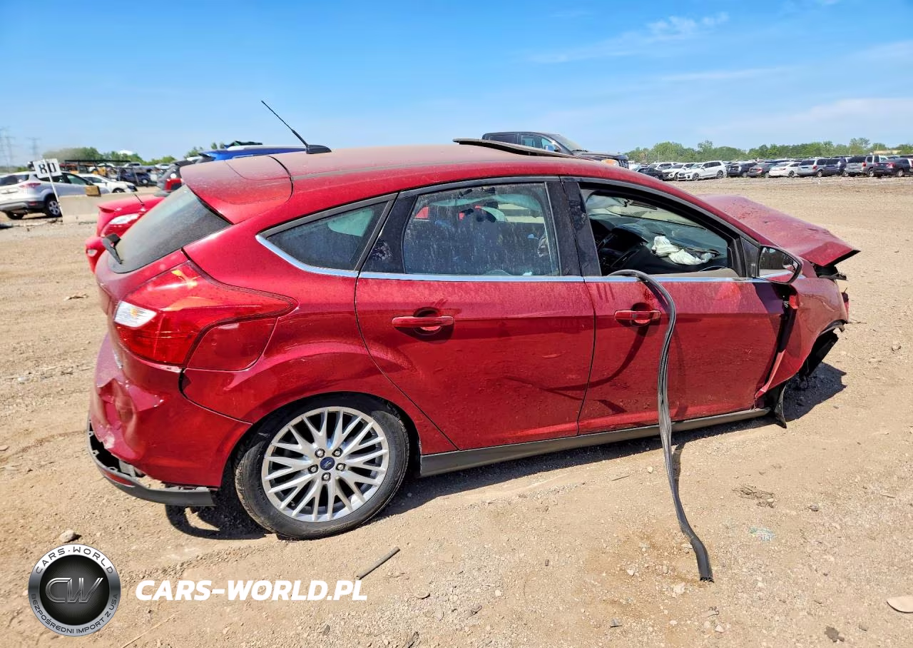 2014 Ford Focus Titanium VIN:1FADP3N26EL216813 - 3