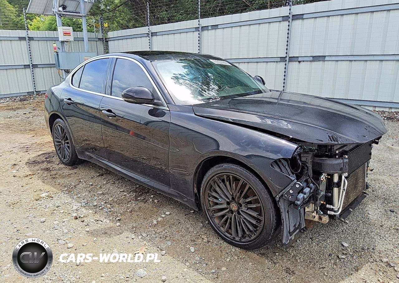 2018 Alfa Romeo Giulia VIN:ZARFAEBN1J7576966 - 4