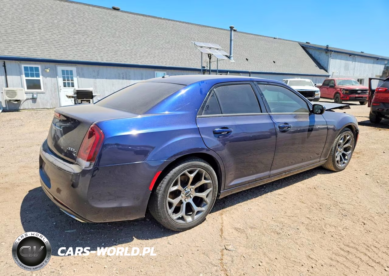2015 Chrysler 300 S VIN:2C3CCABG0FH814209 - 3